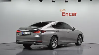 2025 Lexus ES