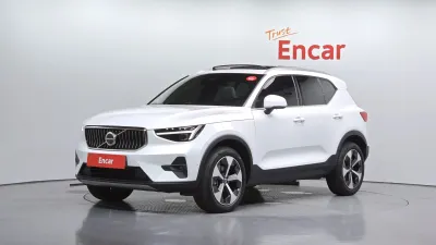 2025 Volvo XC40