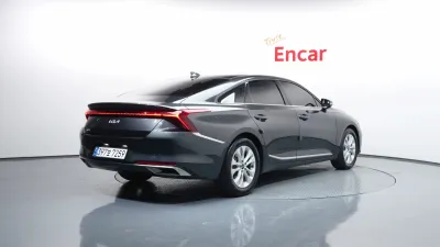 2022 Kia K8