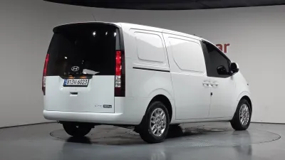 2025 Hyundai Staria