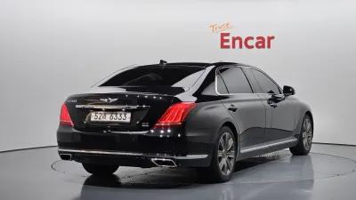 2018 Genesis EQ900