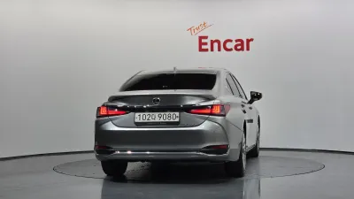 2023 Lexus ES